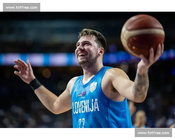 东契奇欧锦赛封神：34+8+7 全能 carry 攻防两端当爹又当妈