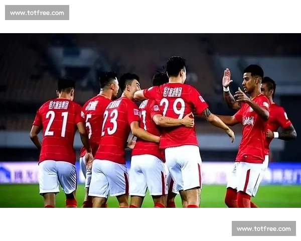 东体揭秘上海德比首发：朱辰杰复出 + 4 外援对决，海港暗藏变招